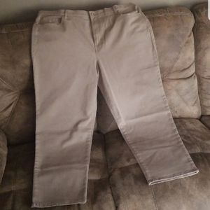 Gloria Vanderbilt Cropped Pants